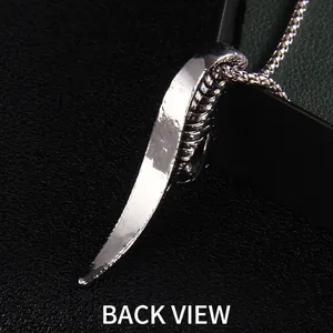Collier avec pendentif serpent gothique argenté pour homme au design style punk et vintage