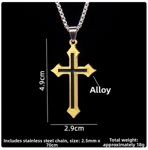 Détail du pendentif croix noire avec cadre doré et dimensions de la chaîne en acier
