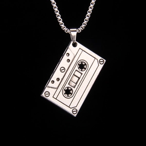 Collier Pendentif Cassette Vintage Années 80 pour Hommes Femmes Bijoux en Chaîne Box en Acier Inoxydable Style Industriel Argent