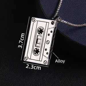 Collier avec pendentif cassette rétro en alliage d'argent au style industriel