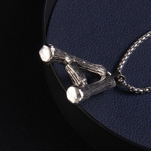 Collana con ciondolo lettera A stile bambù in argento con catena lunga testurizzata