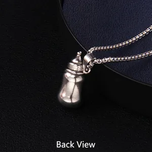 Collier avec pendentif biberon en acier inoxydable au fini argent rétro et chaîne fine