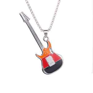 Collier guitare en émail tricolore et acier inoxydable au style rock et élégant
