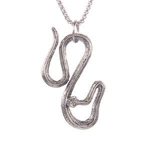 Collana vintage a serpente in acciaio inossidabile con squame dettagliate e catena a sfere