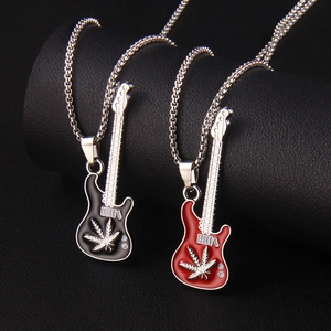 Collier Pendentif Guitare Motif de Feuille Chaîne en Acier Inoxydable Alliage Bijoux Instrument de Musique Homme Femme Punk
