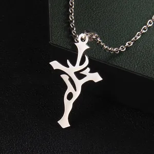 Collier avec pendentif croix moderne en acier inoxydable argenté au design hip hop unique