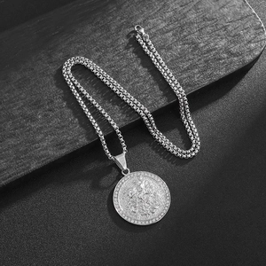Collier pendentif Saint Georges tueur de dragon en argent avec strass et chaîne