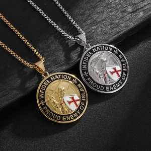Collier Pendentif Bouclier des Templiers en Acier Titane Vintage Collier Religieux Chevalier Croisé en Relief pour Hommes