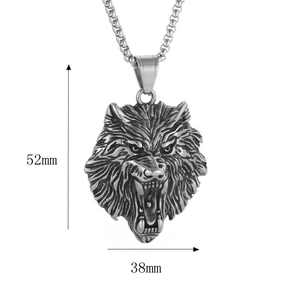 Detailansicht des Wikinger-Wolfskopf-Anhängers mit 52mm Höhe und 38mm Breite Maßen