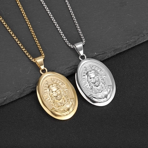Collier Pendentif Portrait de Jésus en Acier Inoxydable pour Hommes Ovale Relief Religieux Poli Électroplaqué Or Argent Bijoux