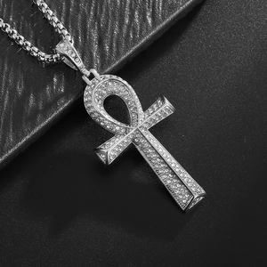 Pendentif croix Ankh en acier inoxydable 316L argenté avec sertissage en cristaux brillants