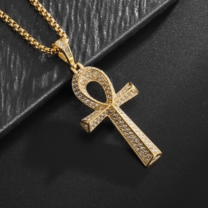 Pendentif croix Ankh en acier inoxydable 316L plaqué or avec strass scintillants