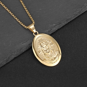 Collier chaîne box en acier inoxydable doré avec pendentif portrait de Jésus