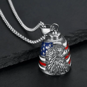 Collier Pendentif Cloche de Gardien Tête d'Aigle en Acier Inoxydable Vintage Émail Drapeau Américain Biker Homme