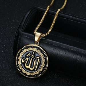 Collier Pendentif Rond Allah Calligraphie Arabe en Acier Inoxydable Hip Hop pour Hommes Femmes Bijoux Religieux Or Argent