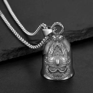Pendentif cloche de protection crâne gothique en acier inoxydable avec chaîne carrée