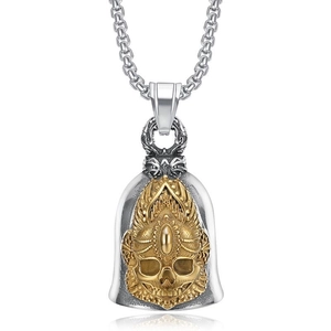 Collier cloche gardienne gothique en acier avec relief crâne doré sur chaîne maille box