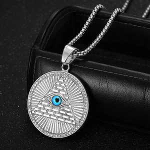 Collier pyramide hip hop en argent avec pendentif œil bleu sur boîte en cuir