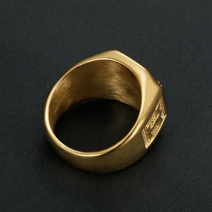 Herren Hip-Hop Ring aus vergoldetem Edelstahl mit Adler-Relief und gebürstetem Finish