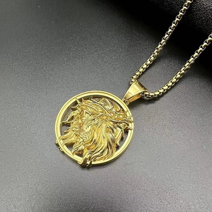 Pendentif Jésus-Christ en relief 3D en acier inoxydable plaqué or 18K avec chaîne box