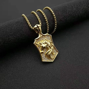 Collana hip hop placcata oro con ciondolo a testa di cavallo unicorno e zirconi lucidi