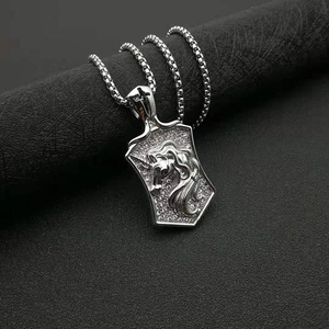 Collana con ciondolo scudo unicorno hip hop in argento con pietre di cristallo lucide