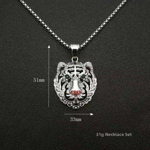 Détail du pendentif tête de tigre hip hop avec mesures 51mm x 33mm et poids de 31g