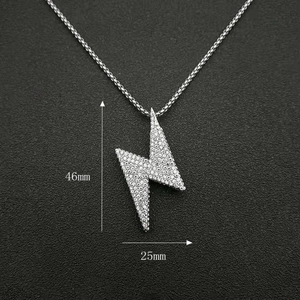 Collier avec pendentif éclair givré en acier inoxydable argenté avec chaîne box