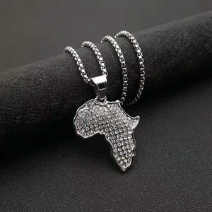 Collier hip hop avec pendentif carte Afrique en argent et cristaux scintillants