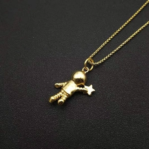 Collier astronaute doré avec pendentif étoile sur chaîne en acier inoxydable