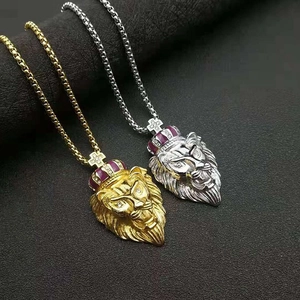Collier Pendentif Tête de Lion Hip Hop en Acier Inoxydable Plaqué Or avec Couronne en Strass Bijoux pour Hommes