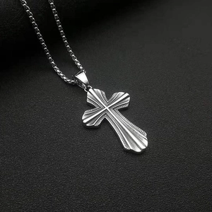 Collier avec pendentif croix punk vintage en acier inoxydable et chaîne à maille