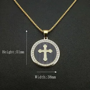 Collier hip hop en acier doré avec pendentif croix, zircons et motif de grecques romaines