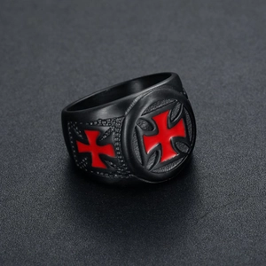 Bague punk rétro pour hommes en acier inoxydable noir avec croix en émail rouge