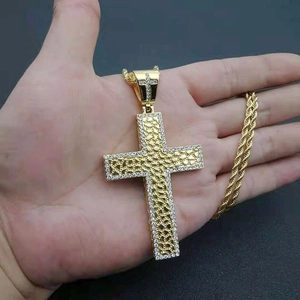 Collier hip hop avec pendentif croix en acier plaqué or et pierres en zircone cubique