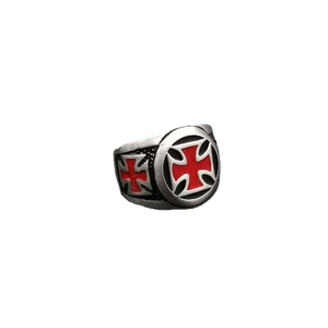 Bague punk rétro en acier inoxydable brossé avec emblème de croix de fer en émail rouge