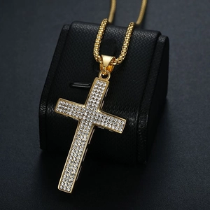 Collier pendentif croix plaqué or hip hop avec strass étincelants pour hommes et femmes