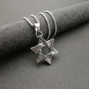 Retro hexagram pendant necklace in stainless steel with vintage leaf patterns and box chain