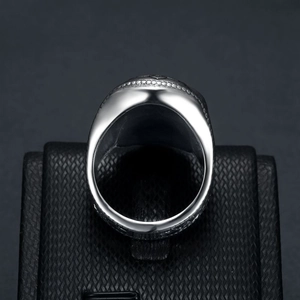 Punk vintage stainless steel skull ring with hammered texture detail for men