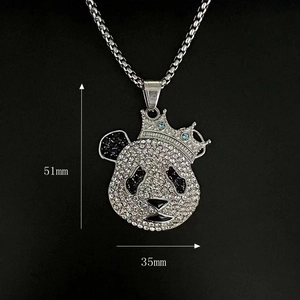 Détail de la taille du pendentif panda à couronne argentée avec les mesures