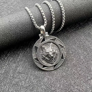 Retro Viking wolf head pendant necklace in stainless steel with a square box chain link