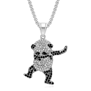 Collier panda hip-hop en pose dabbing avec strass noirs et blancs sur chaîne dorée