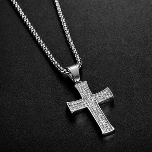Collier avec pendentif croix hip hop en acier inoxydable argenté et strass brillants