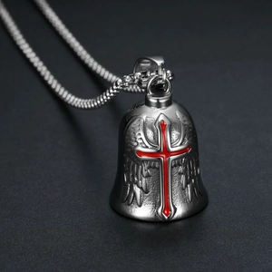 Vintage Edelstahl Schutzglocke Anhänger mit rotem Kreuz und Engel flügeln Detail