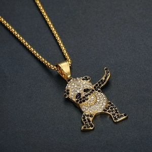 Collier panda hip-hop avec pose dabbing, placage or et strass scintillants sertis