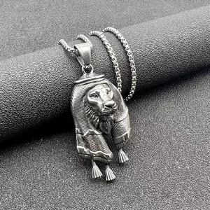 Collier avec pendentif tête de lion hip hop en acier argenté vintage et turban détaillé