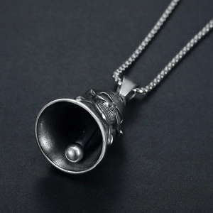 Pendentif cloche de motard en acier inoxydable punk rétro sur une chaîne à billes