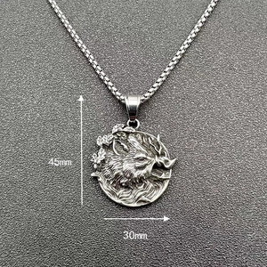 Detailaufnahme des Wikinger-Eber-Anhängers mit Größenangaben von 45 mm mal 30 mm