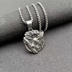 Collana con Ciondolo Testa di Alce Vichingo in Acciaio al Titanio Retro Uomo Punk Street Ciondolo Rilievo Animale Odino Norreno