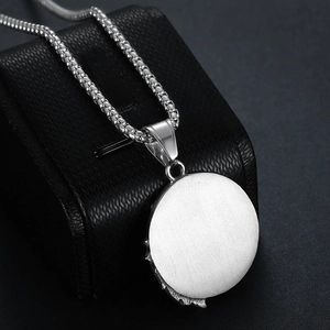 Men's silver viking wolf head pendant necklace with vintage brushed finish metal design